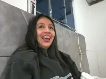 Chaturbate Live Sex Cam of laura_1717
