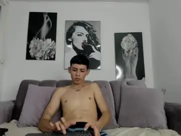 Chaturbate Free Porn Cam of santi_twinkboy