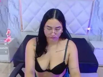 Chaturbate Live Sex Cam of hazell_tay