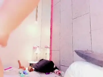 Chaturbate Live Sex Cam of maralinette22
