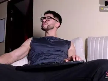 Chaturbate Nude Webcam of phantom_bigger1