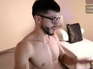 Chaturbate Live Sex Cam of phantom_bigger1