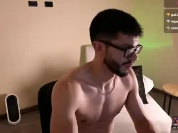 Chaturbate Live Sex Cam of phantom_bigger1