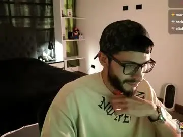 Chaturbate Live Sex Cam of phantom_bigger1