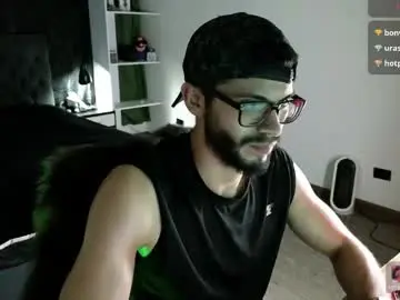 Chaturbate Live Sex Cam of phantom_bigger1