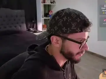 Chaturbate Live Sex of phantom_bigger1