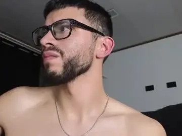 Chaturbate Free Live Porn of phantom_bigger1