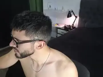 Chaturbate Sex Cam of phantom_bigger1