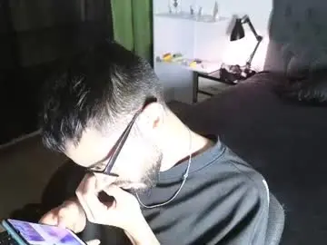 Chaturbate Sex Cam of phantom_bigger1
