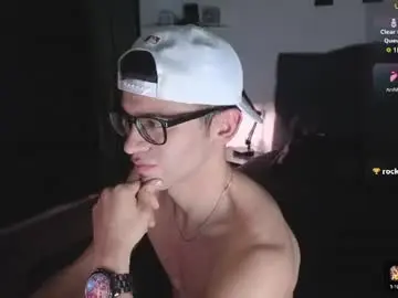 Chaturbate Free Live Porn of phantom_bigger1