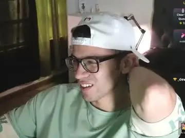 Chaturbate Live Sex Cam of phantom_bigger1