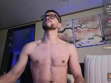 Chaturbate Free Live Porn of phantom_bigger1