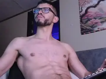 Chaturbate Free Porn Cam of phantom_bigger1