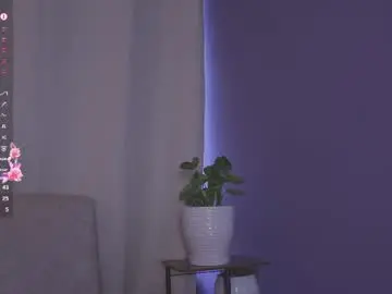 Chaturbate Live Sex Cam of roselinedior