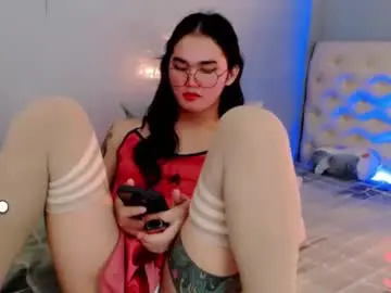 Chaturbate Live Sex Cam of holly_sunshine69