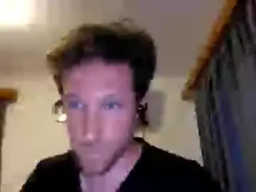 Chaturbate Live Sex Cam of moms_little_monster