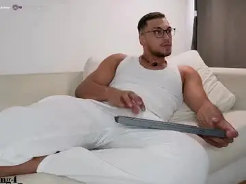 Chaturbate Live Sex Cam of andy_weld