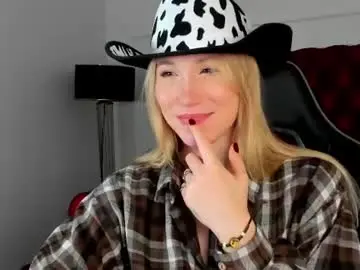 Chaturbate Live Sex Cam of elaravoltage