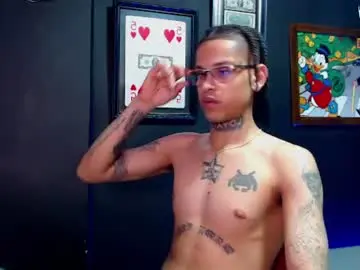 Chaturbate Nude Webcam of lilray99
