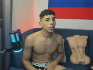 Chaturbate Nude Webcam of andrew_twink18