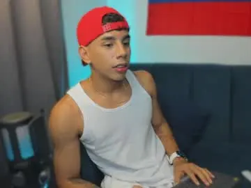Chaturbate Live Porn of andrew_twink18