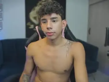 Chaturbate Watch Live Sex Cams of andrew_twink18
