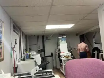 Chaturbate Live Sex Cam of shirtlesshunk15