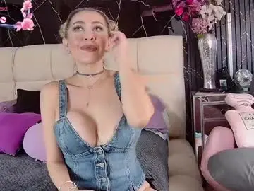 Chaturbate Adult Webcams of evelynagrey