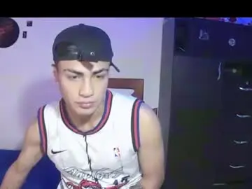 Chaturbate Live Sex Cam of fenix_hardcock