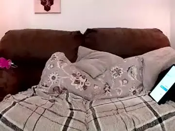 Chaturbate Free Porn Cam of honeybee_111