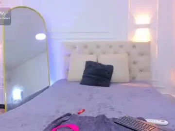 Chaturbate Best live sex cam show of lola_red956680