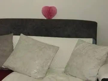 Chaturbate Live Sex Cam of zuly_zahir_01