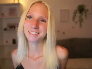 Chaturbate Sex Cam of piper_perri_18