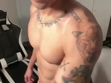 Chaturbate Nude Webcam of daddyfit95