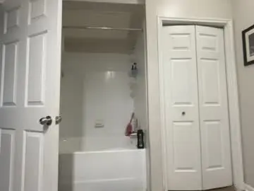 Chaturbate Live Sex Cam of damnimhandsome25