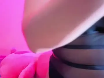 Chaturbate Live Sex Cam of dulce_celeste15