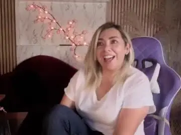 Chaturbate Sex Cam of isabella_lt