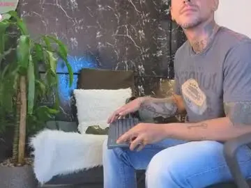Chaturbate Live Sex Cam of dylanstonne1