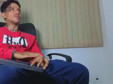 Chaturbate Live Sex Cam of dylanstonne1