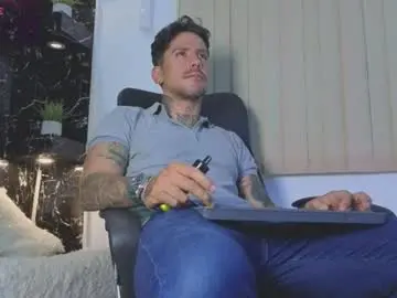 Chaturbate Live Sex Cam of dylanstonne1