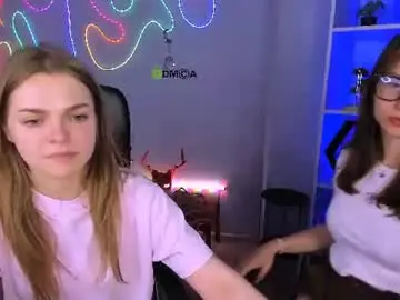Chaturbate Live Sex Cam of helli_belli