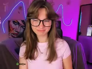 Chaturbate Live Sex Cam of helli_belli