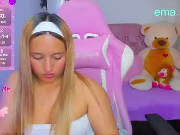 Chaturbate Adult Video Chat of ema_tayy