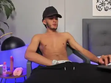 Chaturbate Nude Webcam of tyler_fox_