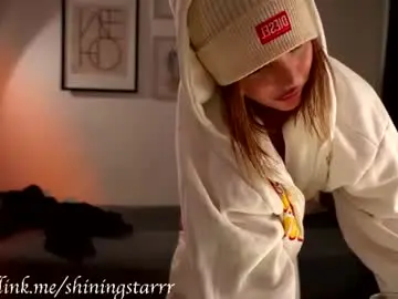 Chaturbate Live Sex Cam of shiningstarrr