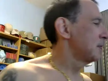 Chaturbate Live Sex Cam of sluttyslave81