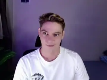Chaturbate Free Porn Cam of blueyedboyinasia