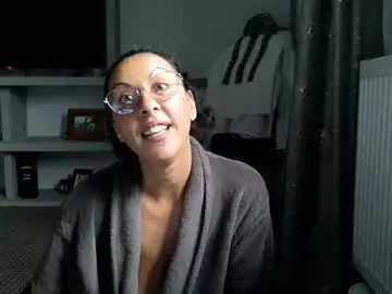 Chaturbate Live Sex Cam of crazybrenda89
