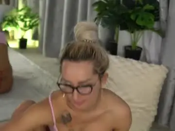Chaturbate Live Sex Cam of isabelleethan