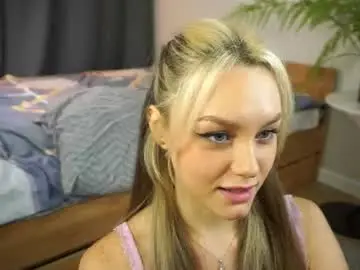 Chaturbate Live Sex Cam of emmiemurray